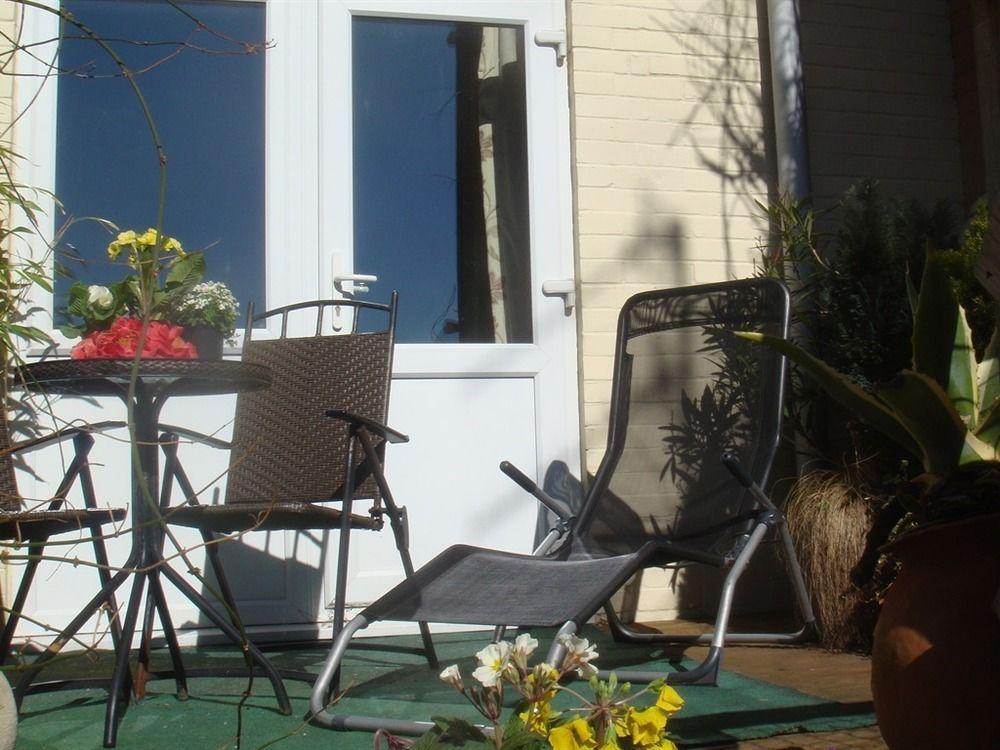 Harlequin Guest House With Parking Weymouth Exterior photo