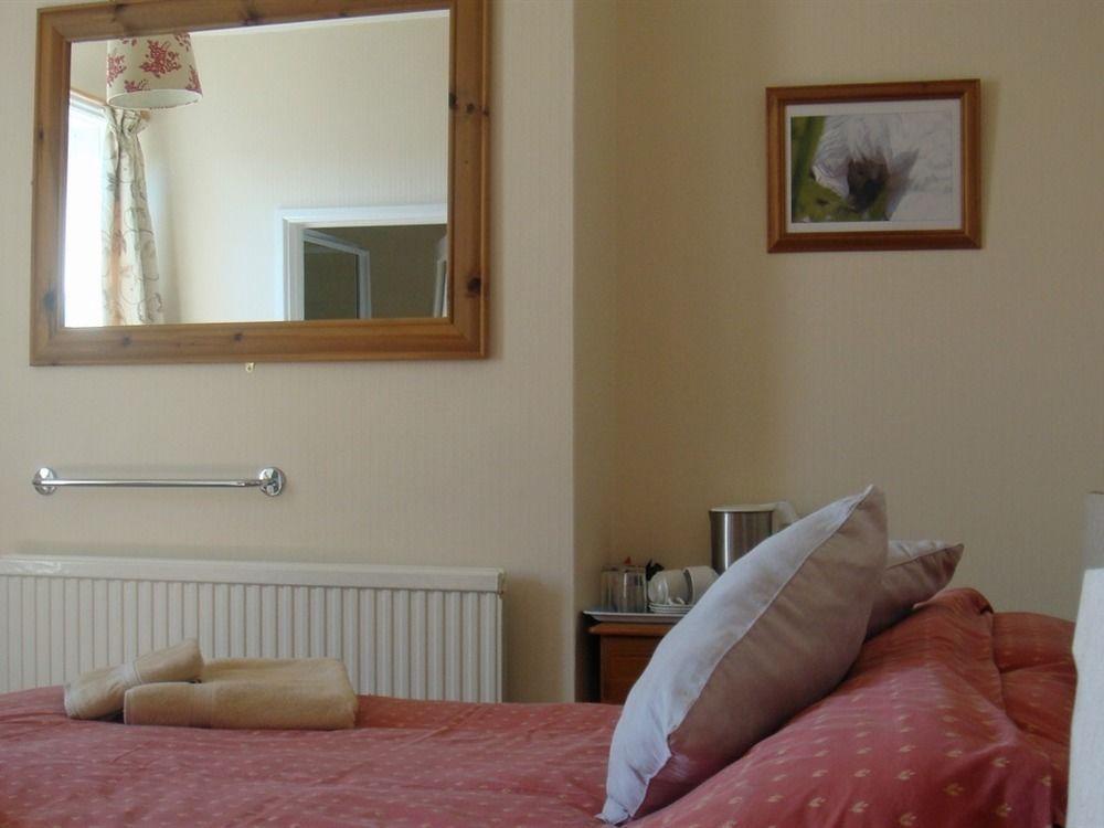 Harlequin Guest House With Parking Weymouth Exterior photo