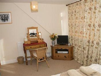 Harlequin Guest House With Parking Weymouth Exterior photo