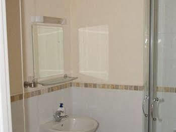 Harlequin Guest House With Parking Weymouth Exterior photo